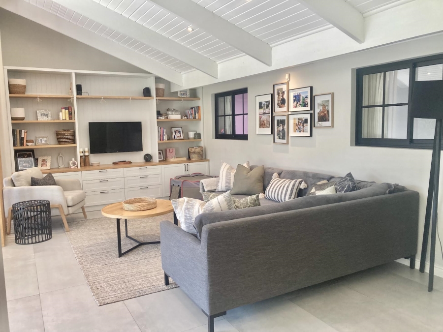 To Let 4 Bedroom Property for Rent in Constantia Western Cape